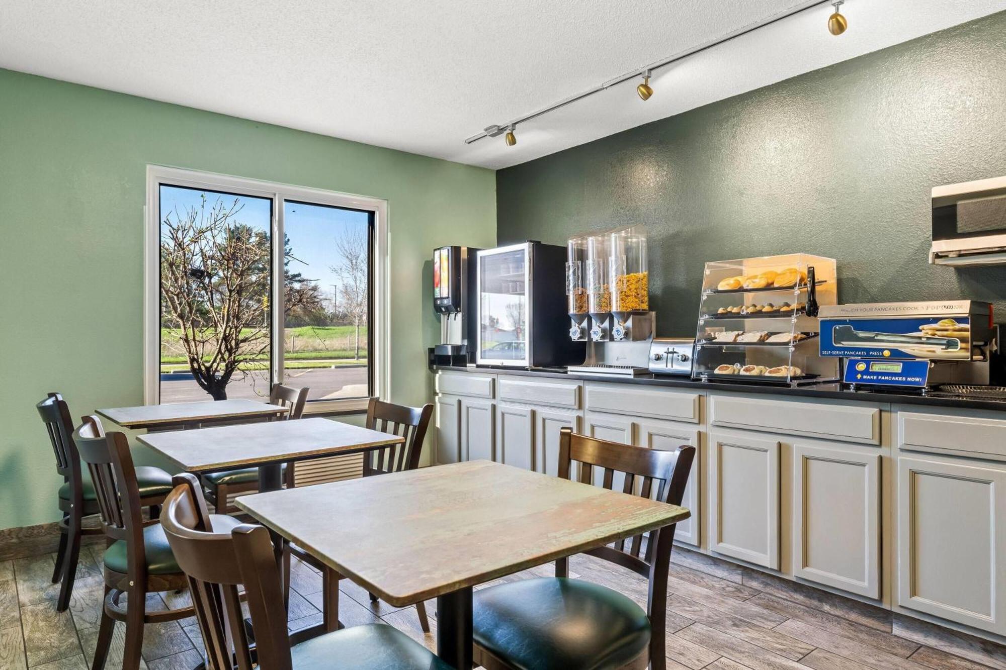 Hotel Days By Wyndham - Access To Atv Trail Black River Falls